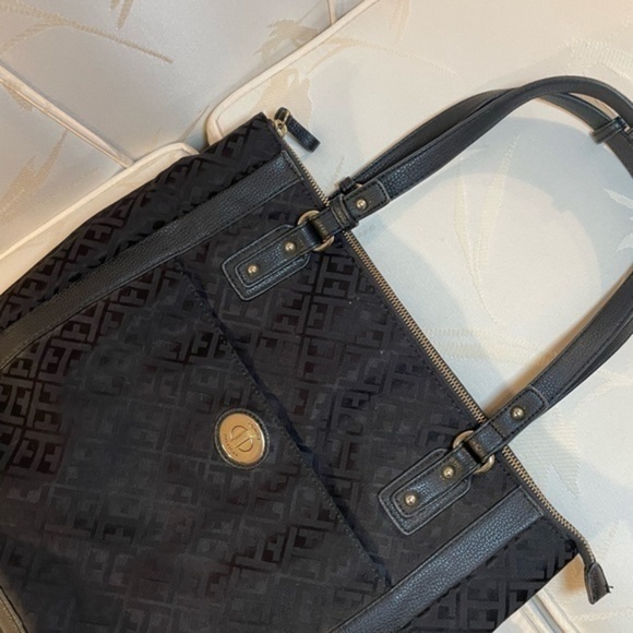 Tommy Hilfiger Logo Black Shoulder Bag - Picture 2 of 13